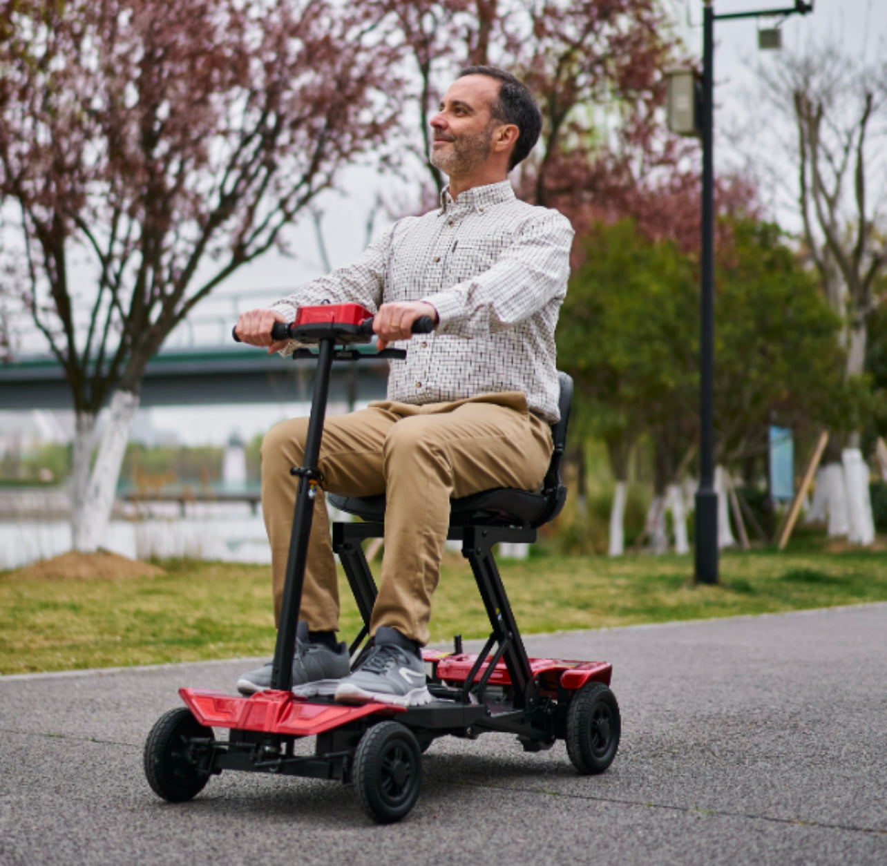 Motus - iGlide Autofold Mobility Scooter from Ineveit - in Use