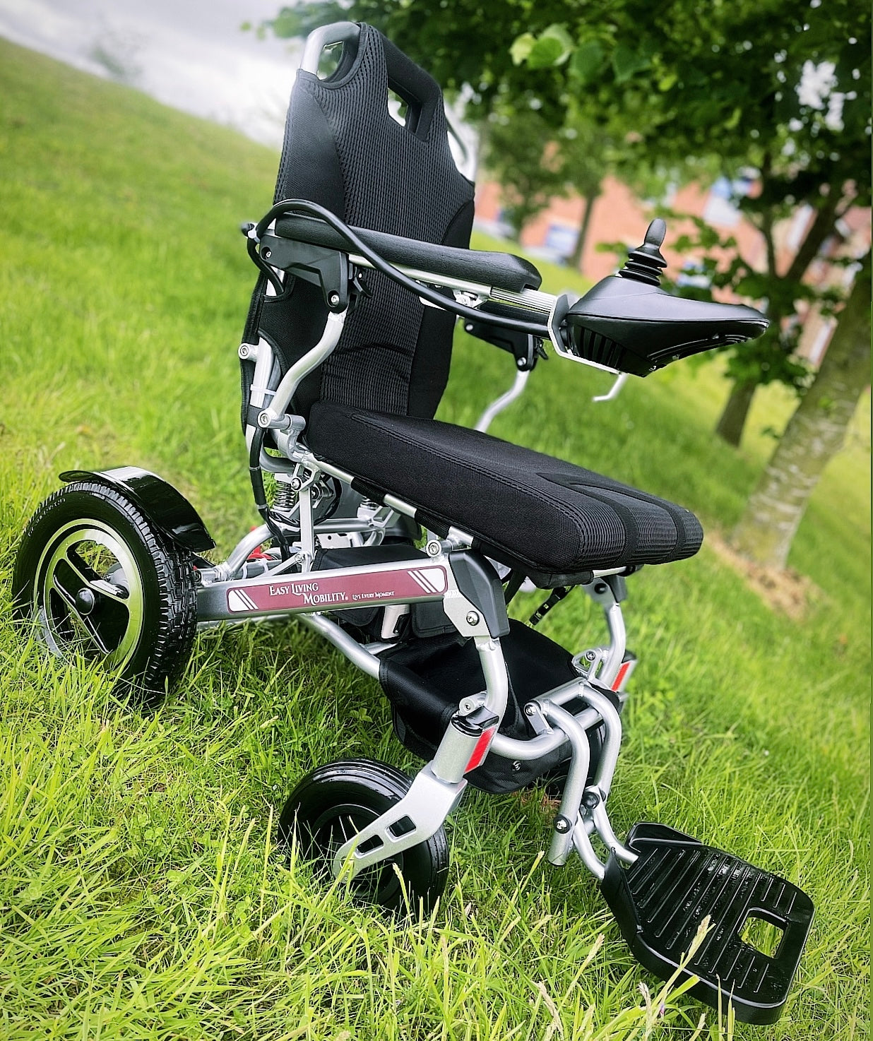 Motus - iM.4 Folding Powered Wheelchair Side view in Field