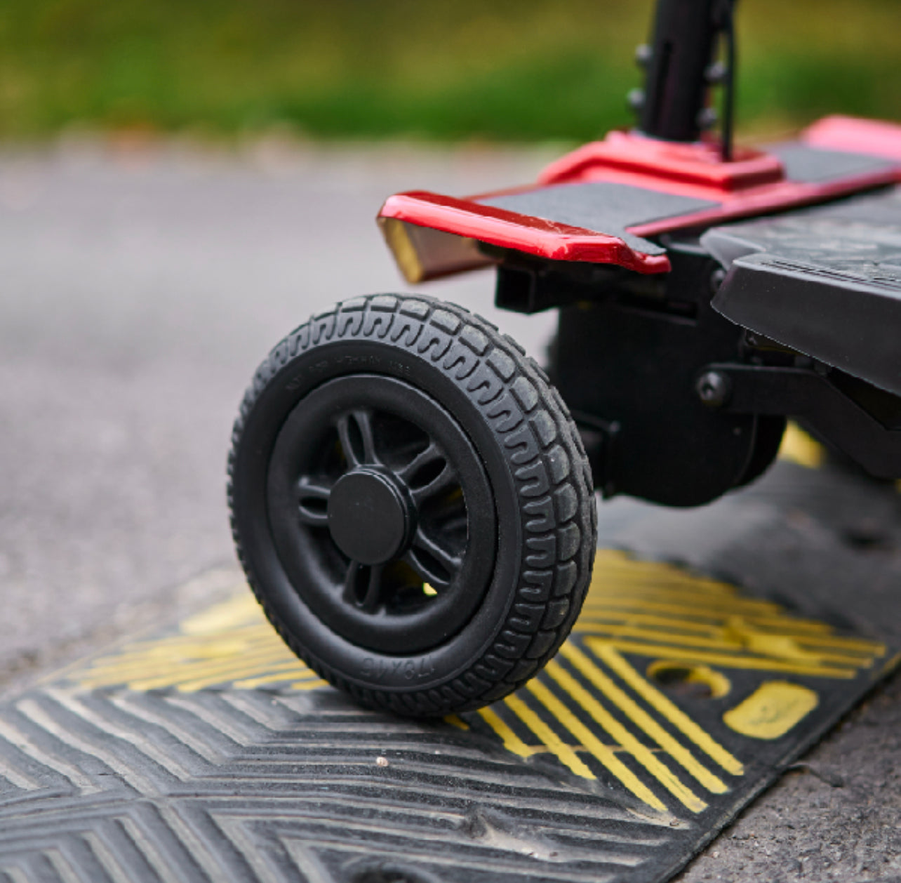 Motus - iGlide Autofold Mobility Scooter from Ineveit - Front wheel on Speed Bump